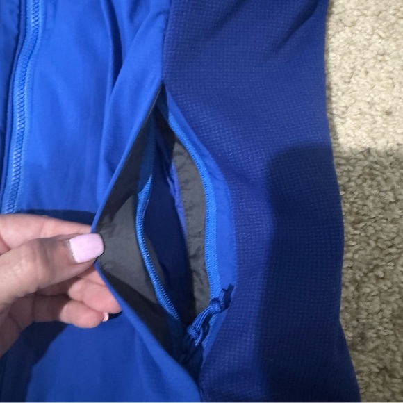 Arc’Teryx Women’s Atom LT Royal Blue Vest Size XS Cobalt Blue - Picture 7 of 15